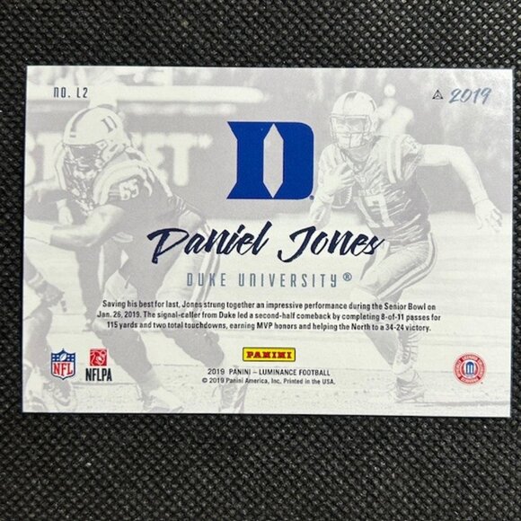 2019 Luminance Daniel Jones Rookie Insert #L2 Duke Blue Devils Giants Colts - Picture 2 of 2